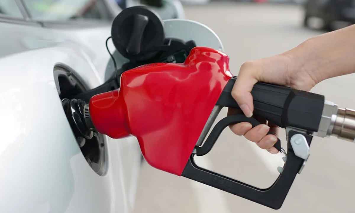 Casi un 8% aumentarán los combustibles el 1 de mayo.