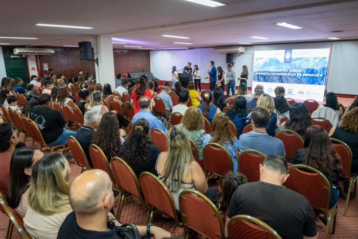 Varios docentes se inscribieron en el curso “Nuestro suelo, maravillas minerales de Mendoza”.