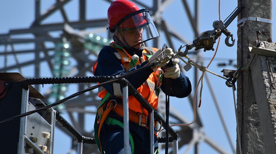 Millonaria inversión para renovar instalaciones eléctricas en Rivadavia.