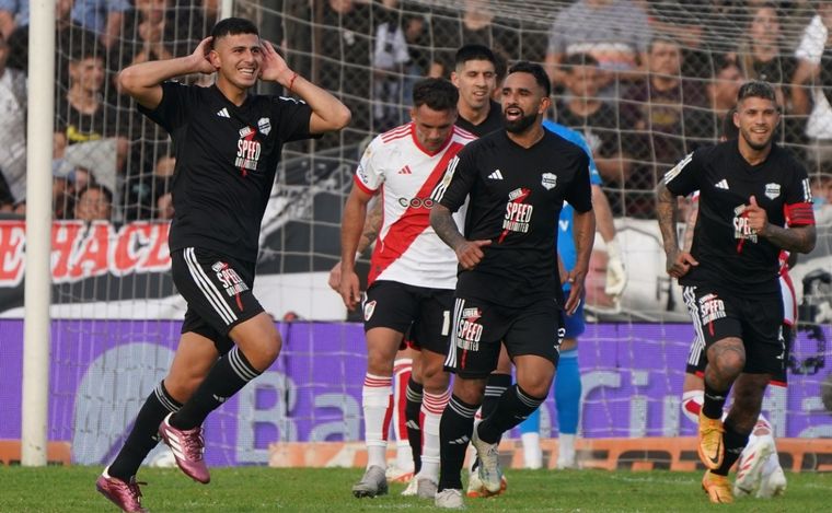 Nuevo papelón de River Plate ante Dep. Riestra.