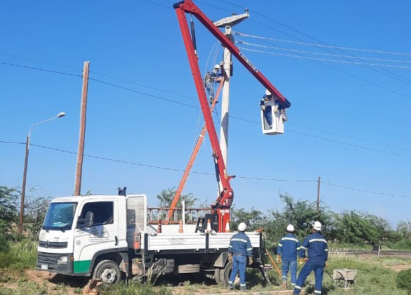 Mejoras en la electrificación beneficia a Philipps y Los Otoyanes.